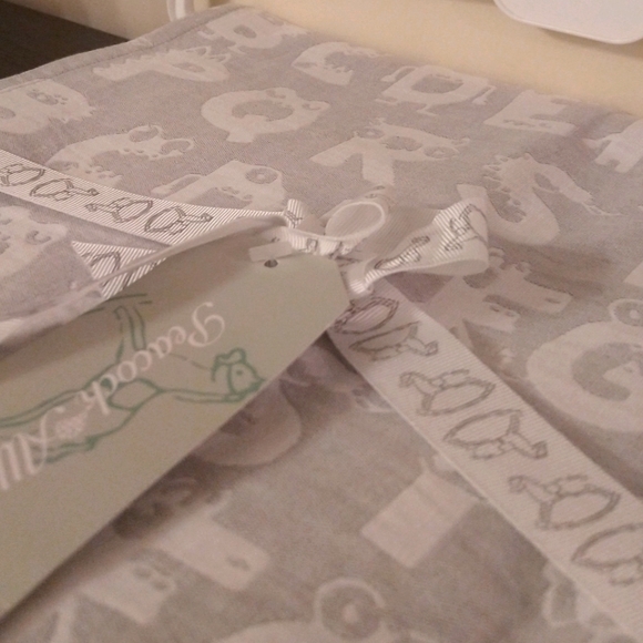 NWT Gray baby blanket - Picture 2 of 4
